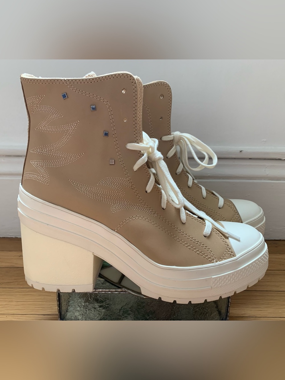 NWOB CONVERSE ALL STAR Tan Leather Hi-Top High Heel Platform Sneakers SZ W12/M10